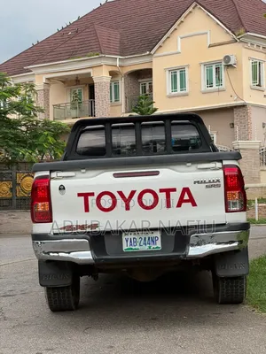 Toyota Hilux 2019 White
