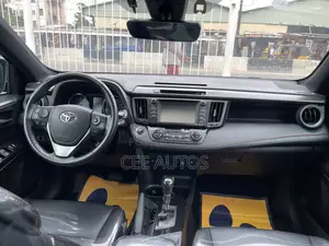 Toyota RAV4 SE 4dr SUV (2.5L 4cyl 6A) 2018 Burgundy