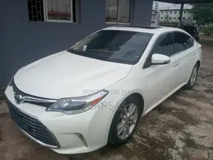 Toyota Avalon Limited 4dr Sedan (3.5L 6cyl 6A) 2014 White