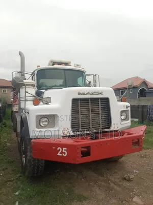 Mack Trailer Head 2002 White