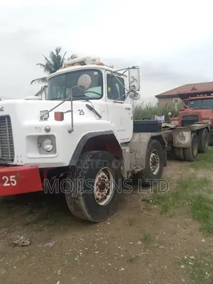 Mack Trailer Head 2002 White