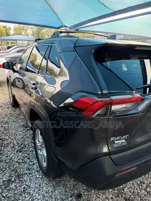 Toyota RAV4 XLE 2022 Gray