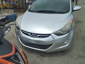 Hyundai Elantra 2012 Silver