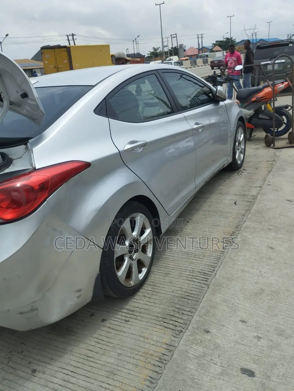 Hyundai Elantra 2012 Silver