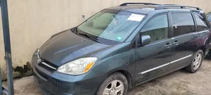 Toyota Sienna 2004 Gray