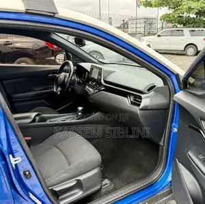 Toyota C-HR XLE FWD Sport Utility (2.0L 4cyl 2AM) 2018 Blue