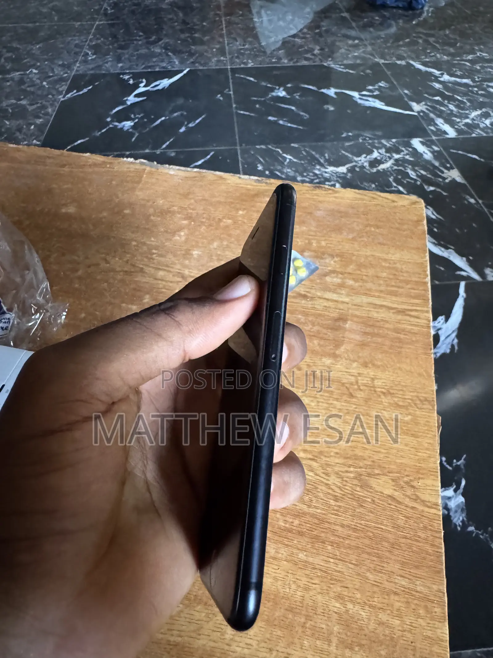 Apple iPhone SE 64 GB Black