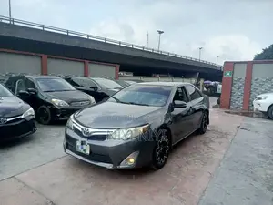 Toyota Camry XLE V6 4dr Sedan (3.5L 6cyl 6A) 2012 Gray