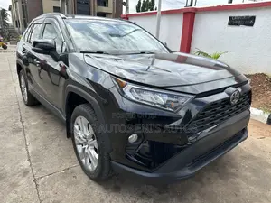 Toyota RAV4 XLE AWD 2020 Black