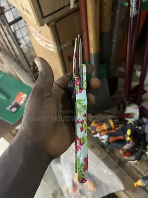 Heavy-Duty Handheld Tools for Gardening