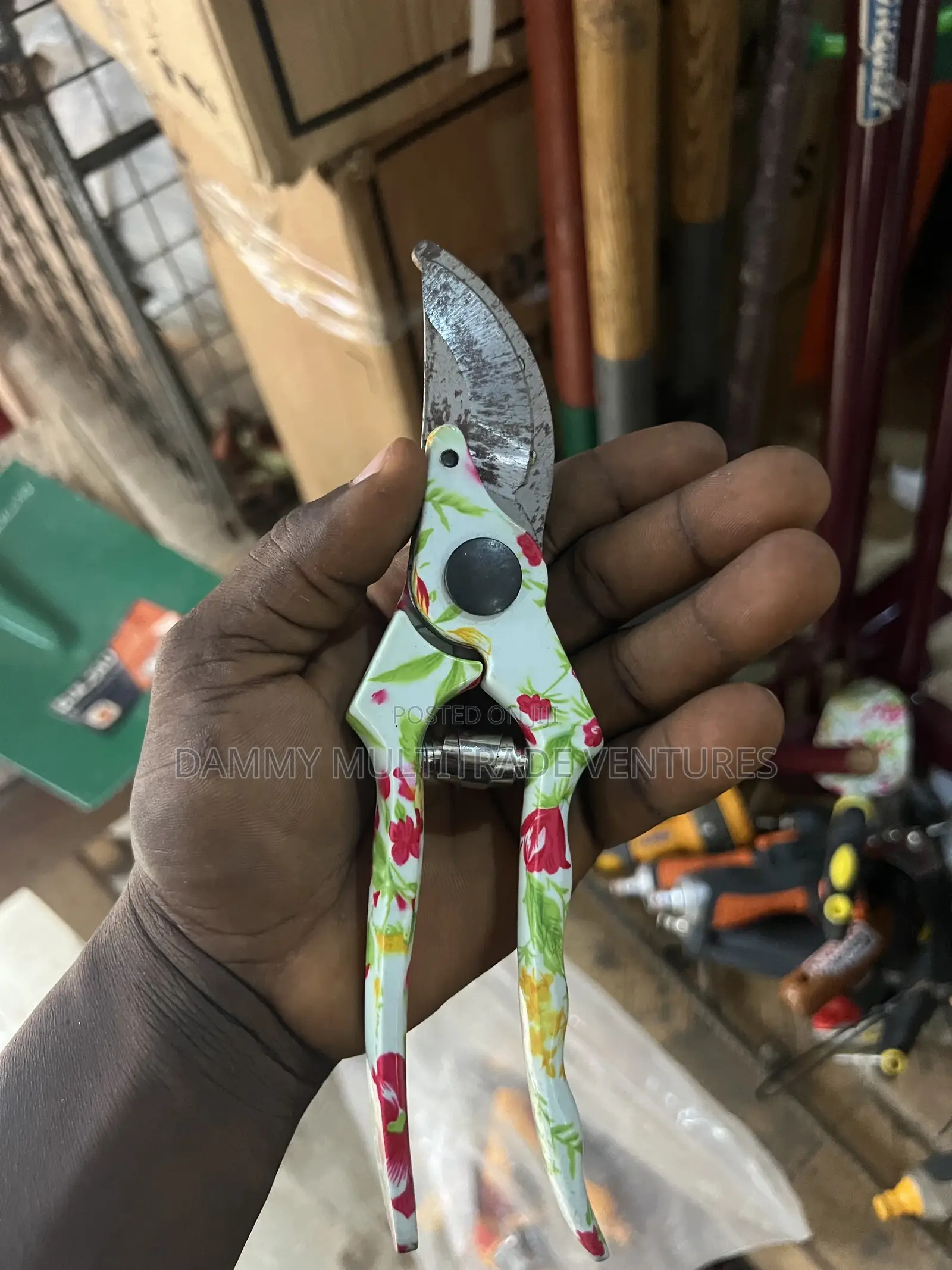 Heavy-Duty Handheld Tools for Gardening