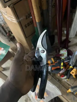 Heavy-Duty Handheld Tools for Gardening