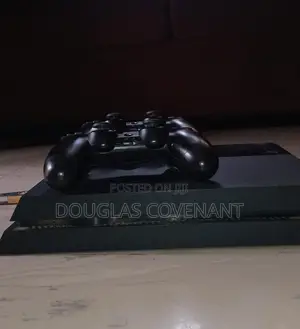 Ps4 Slim Hacked With 9 Games Inside and 2 Pads