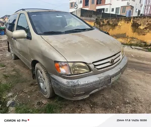 Toyota Sienna 2002 Gold