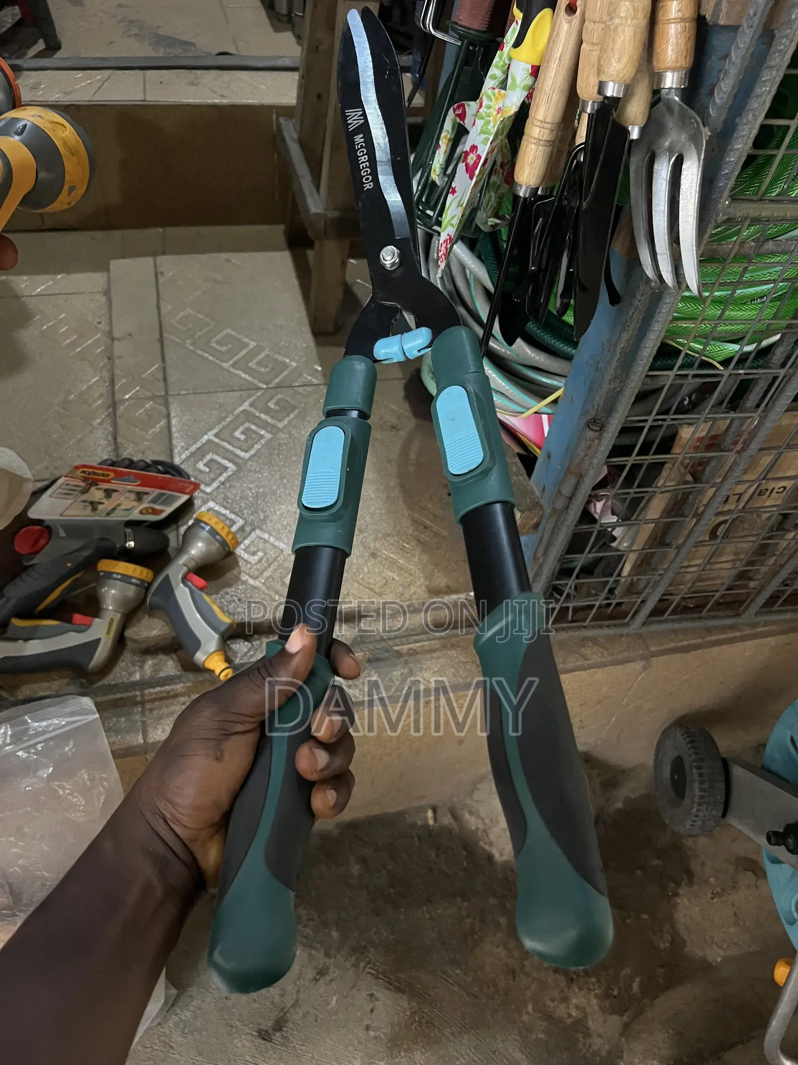 McGregor Telescopic Hand Hedge Shears.