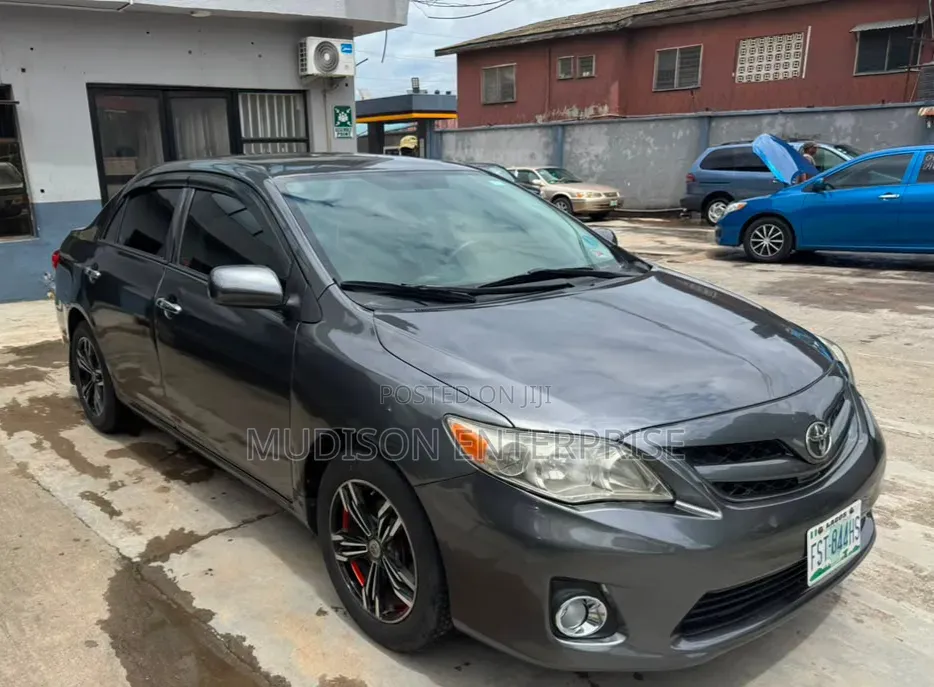 Toyota Corolla 2013 Gray