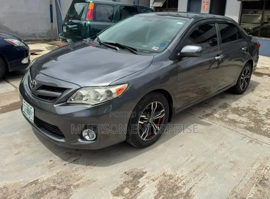 Toyota Corolla 2013 Gray
