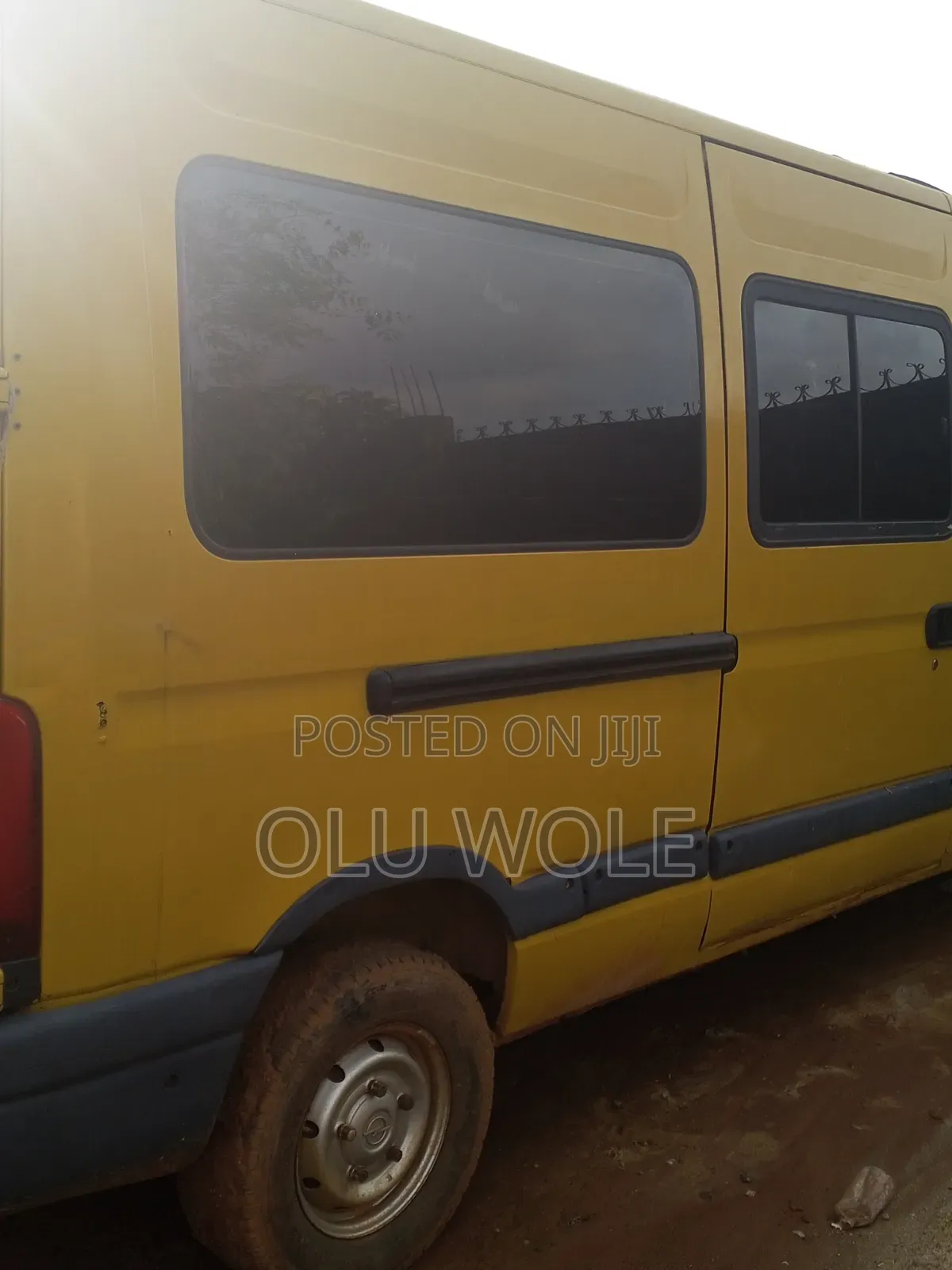 Opel Vivaro 2009 Yellow
