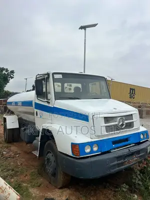 Mercedes Tanker
