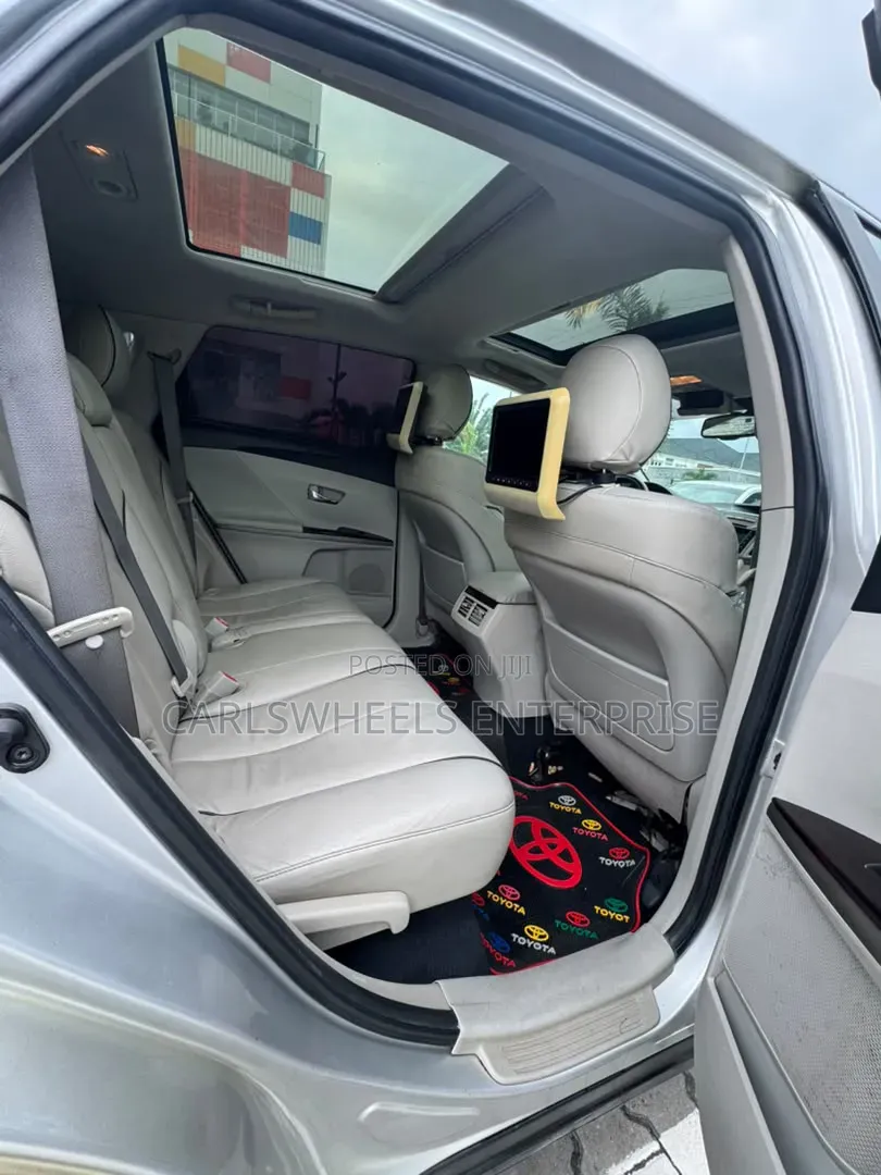 Toyota Venza 2011 Silver