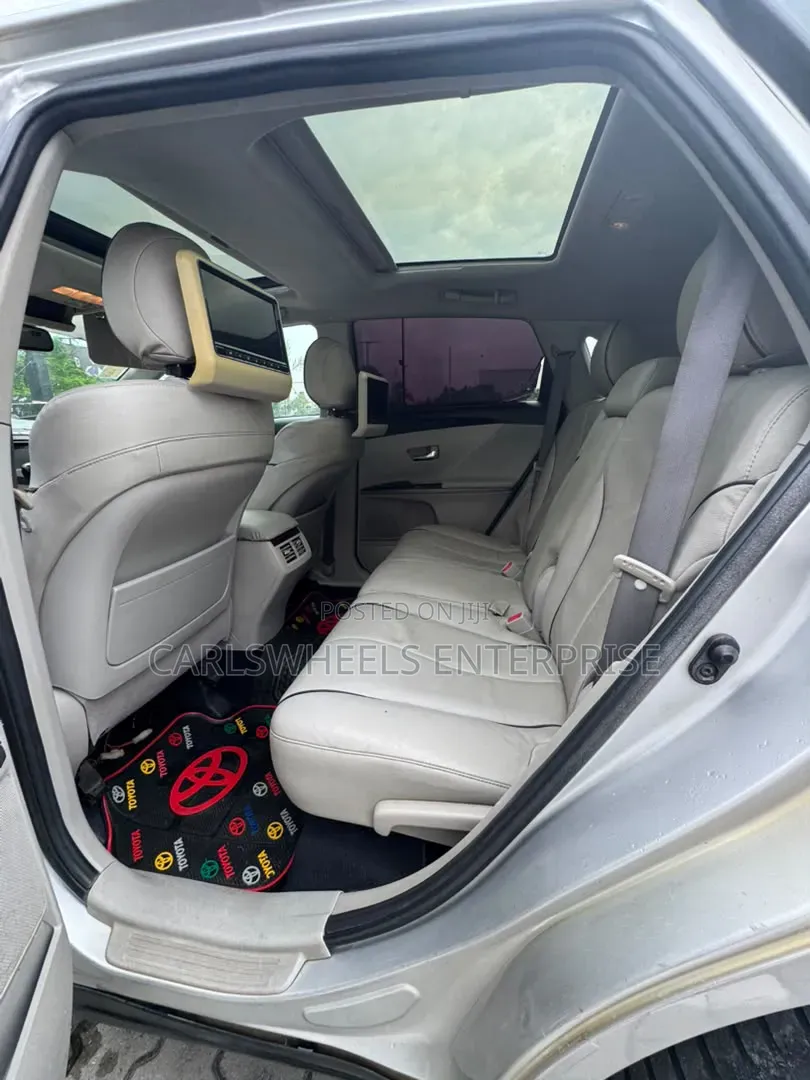 Toyota Venza 2011 Silver