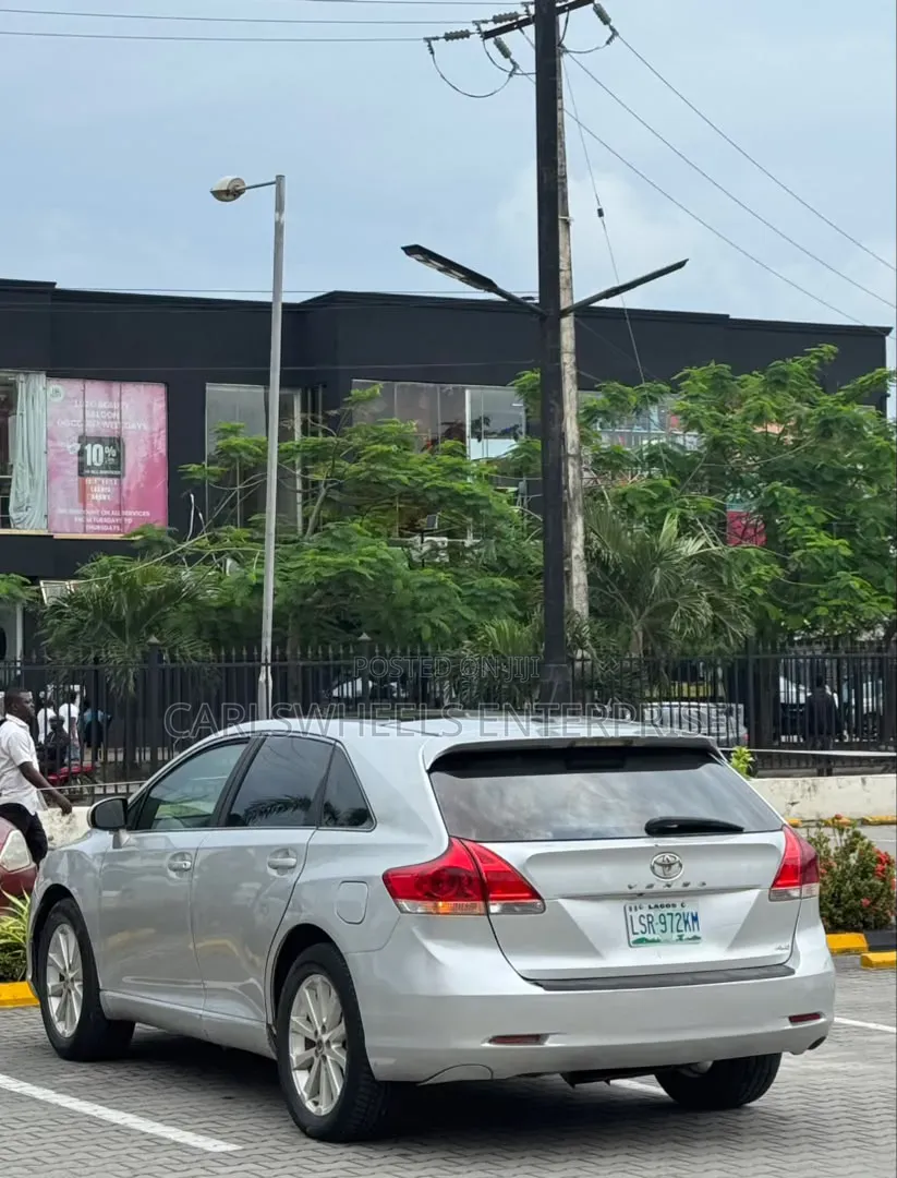 Toyota Venza 2011 Silver