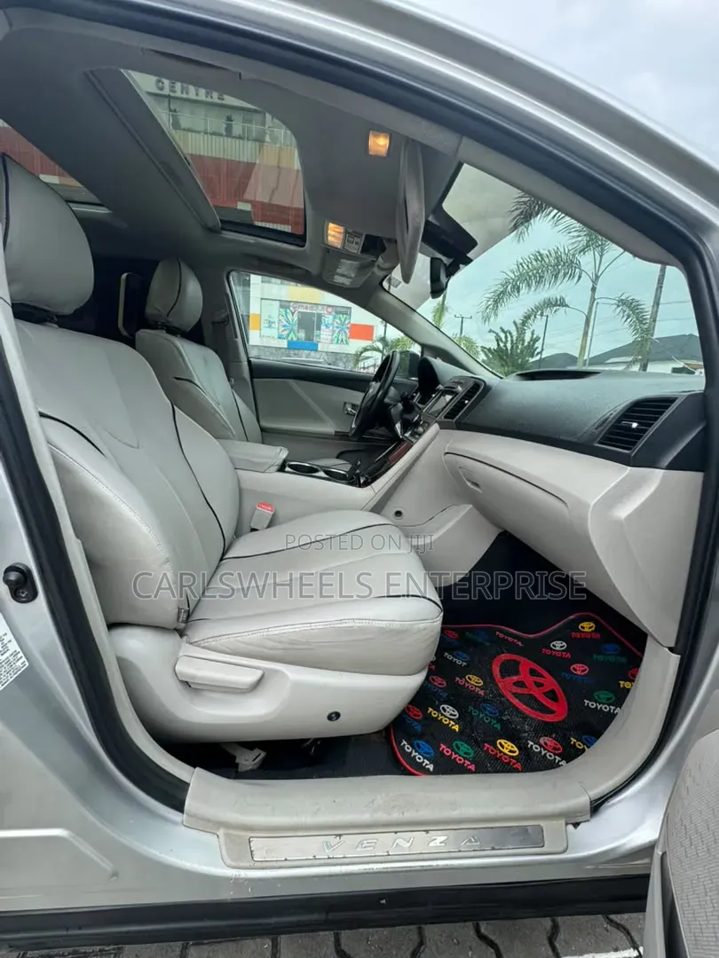 Toyota Venza 2011 Silver