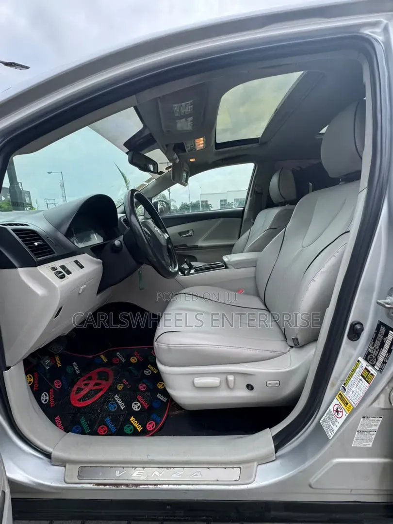 Toyota Venza 2011 Silver