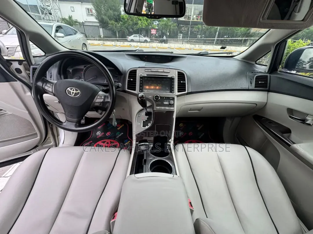 Toyota Venza 2011 Silver