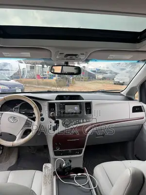 Toyota Sienna XLE AWD 7-Passenger 2013 Gray