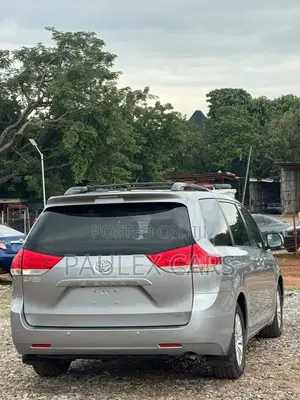 Toyota Sienna XLE AWD 7-Passenger 2013 Gray