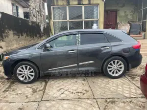 Toyota Venza LE 2010 Gray