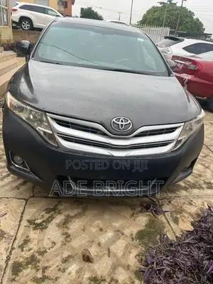 Toyota Venza LE 2010 Gray