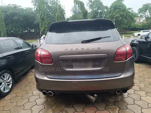 Porsche Cayenne 2012 Gray