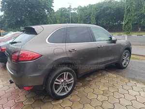 Porsche Cayenne 2012 Gray