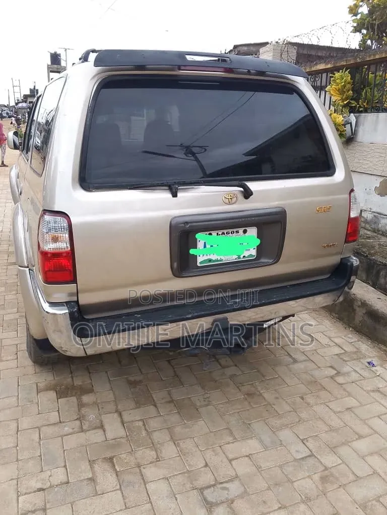 Toyota 4-Runner 2002 Gold