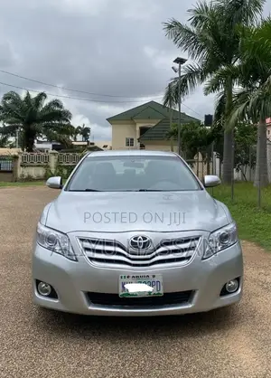 Toyota Camry 2010 Silver