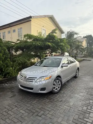 Toyota Camry LE 4dr Sedan (2.5L 4cyl 6A) 2011 Silver