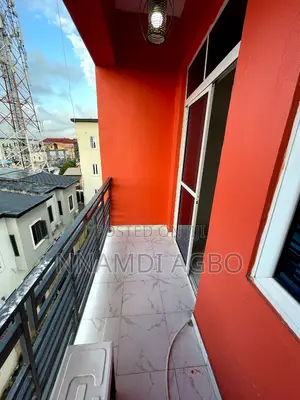 Mini Flat in Chevron for rent
