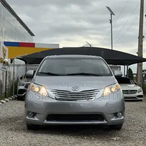 Toyota Sienna 2013 Gray