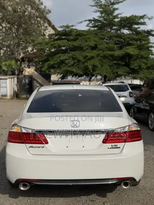 Honda Accord Touring V-6 4dr Sedan (3.5L 6cyl 6A) 2014 White