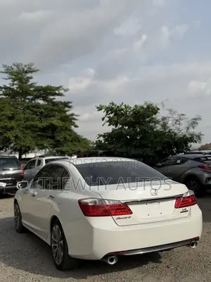 Honda Accord Touring V-6 4dr Sedan (3.5L 6cyl 6A) 2014 White