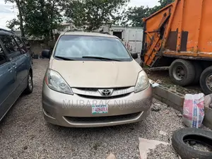 Toyota Sienna 2007 Gold