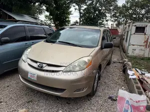 Toyota Sienna 2007 Gold