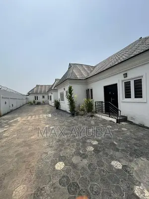 6bdrm Bungalow in Ogudu-Orioke for sale