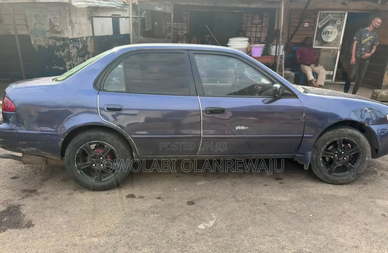 Toyota Corolla 2000 Blue