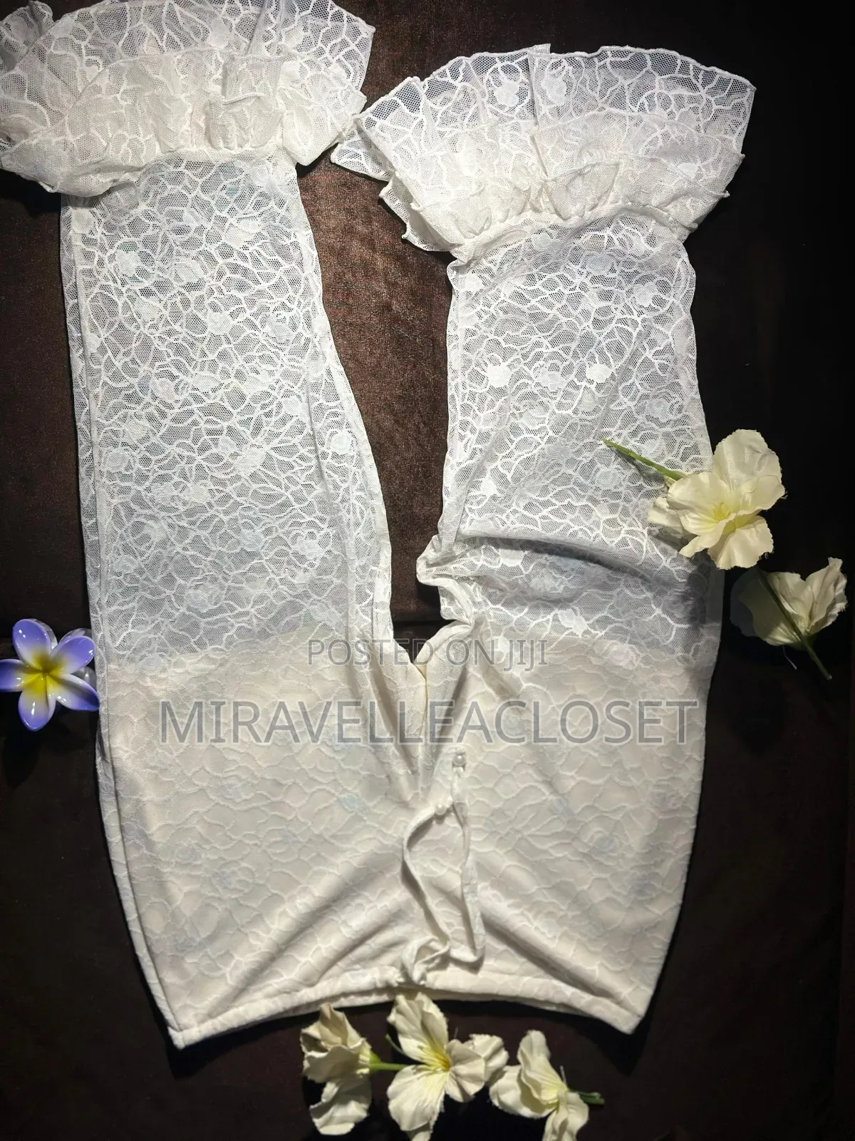 Capri Lace Short