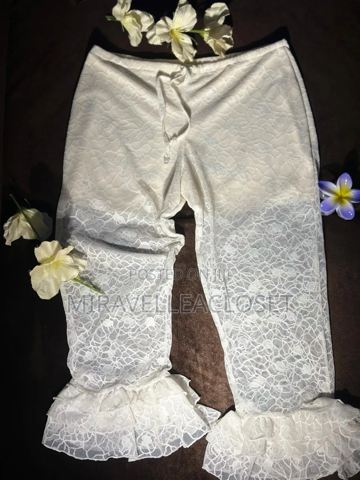 Capri Lace Short