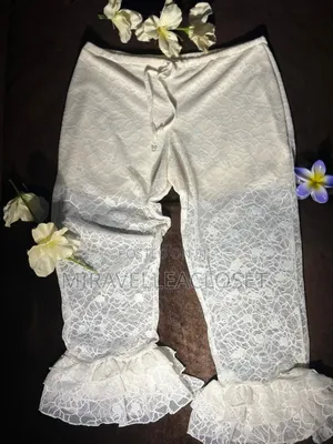 Capri Lace Short