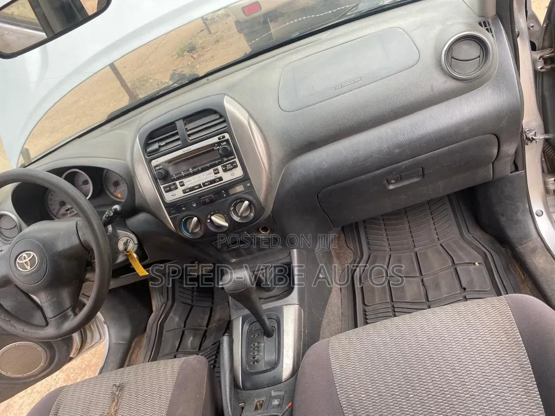 Toyota RAV4 Automatic 2003 Silver
